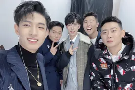 请李飞有点忧患意识，贺峻霖都快被德云社"勾"走了图片