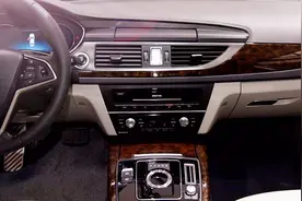 国产最牛豪车！旋钮换挡+翻转屏幕，10万让奥迪原版认怂！视频封面