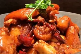 软糯弹牙的香辣猪蹄，从卤到炒，轻轻松松就能学会图片