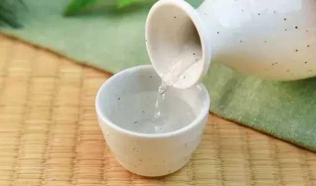 白酒+啤酒，既是叶面肥又是杀虫剂 快来看看怎么用？