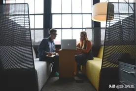 这么对待你的人，表面上尊重你，其实打心底“瞧不起”你图片