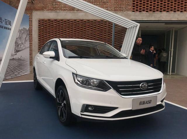 夏利n5再度回归,耗油少操控强,高配才卖5万块(夏利n5新车多少钱) - 冷