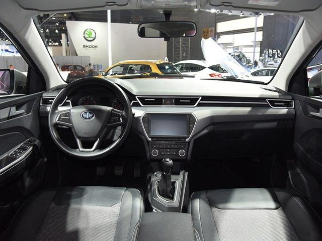 夏利n5再度回归,耗油少操控强,高配才卖5万块(夏利n5新车多少钱) - 冷