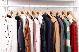 怎样挂衣服才不会变形？教你一招，以后再也不用烫衣服！视频封面