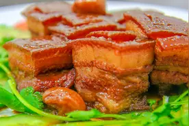 厨师长秘制的家常红烧肉，特别适合在家做，教程详细清晰一学就会视频封面