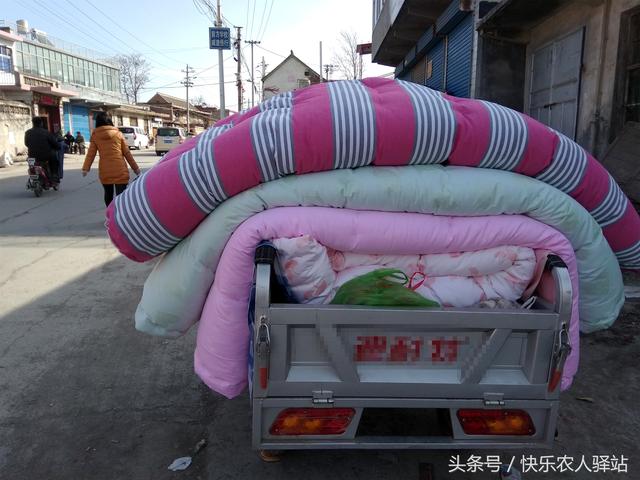 农村流行的棉花被子,有人当成宝贝,有人不稀罕要
