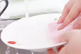 我家洗碗再也不用洗洁精啦，老妈放点这个东西，健康环保去油污快视频封面