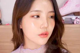 一起来学习这款非常少女的水嫩蜜桃妆容，太甜美啦！