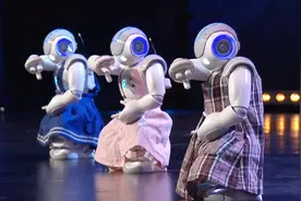 嗨翻全场！来自瑞典的机器人才艺表演，这是要取代人类的节奏了视频封面