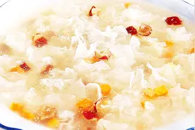 常喝银耳汤可清火养颜，但隔夜的银耳汤能喝吗｜经视实验为您解答