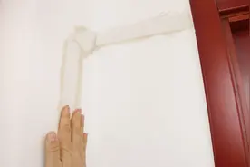装修中做了多层保护的墙面依然开裂是什么原因，墙面裂缝怎么维修！视频封面