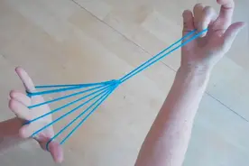 一根绳子，简单的几步织出一个降落伞，你学会了么