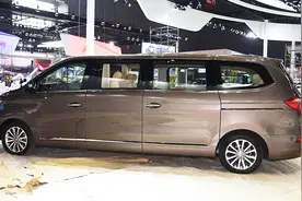 6米国产豪华MPV！6座布局，配电视冰箱，开个小会都能行视频封面