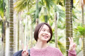 女生看到美景让男朋友帮忙拍照，结果拍了二十几分钟没一张能看的视频封面