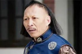 “他”长太丑演汉奸被出租车拒载，被外甥女嫌弃，妻子却是大美女视频封面
