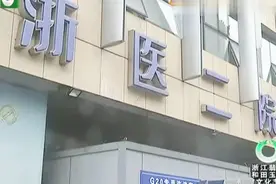 大巴右转弯，压到自行车，事故究竟是怎么发生的？视频封面