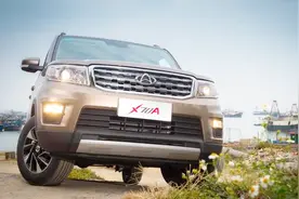 宏光S3惨遭长安欧尚X70A碾压，五菱神车地位不保！视频封面