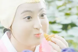 韩国宫廷最美公主吃着美味的糕点，画面不忍直视！视频封面