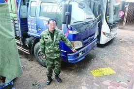 辽宁一司机被罚款扣27分: 货车挂假拖拉机牌, 还是辆查封车图片