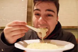 为了这碗鱼丸馄饨，美国吃货小马哥坐15个小时飞机到中国来！视频封面