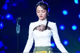 《歌手》2018张韶涵《再见青春》对话自我 备战致电汪峰“取经”图片