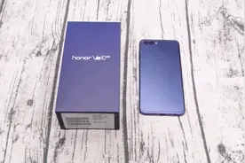 华为荣耀 V10 开箱评测，麒麟970性能爆棚！视频封面