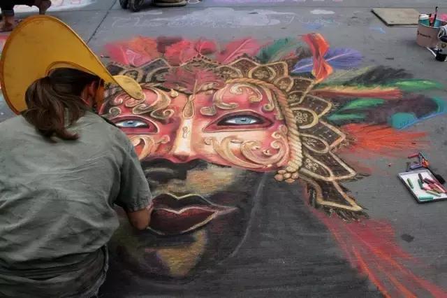 一根根小小的粉笔,也能画出大大的奇迹,看完艺术家的画我信了