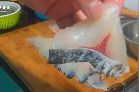 酒店的水煮鱼鱼片怎么片？大厨在家手把手教你片鱼，步骤详细视频封面