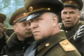 1945年苏军进攻德国柏林，双方动用各式武器展开激战视频封面