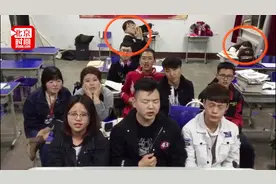 高中生临毕业合唱《突然好想你》 最后一排两人为搞笑这样做……视频封面