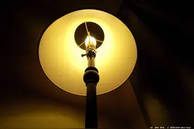 电灯关灯后常亮或发微光的原因及解决办法图片