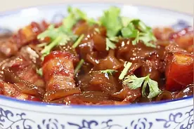 半斤猪肉半斤粉条，简单几步做出猪肉炖粉条，做法简单，还特好吃
