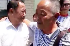 男子年少时被养父母收养，五十多年不忘故乡，寻亲成功他重回故土视频封面