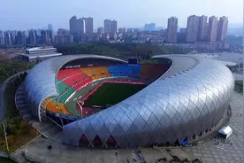 航拍贵州最大奥体中心，能容纳60000多人，媲美北京鸟巢9万人！视频封面