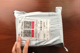 不到3000买的苹果iPhone7，开箱一瞬间：我激动到不停深呼吸！视频封面