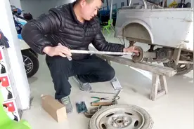 电动三轮车，后轮轴承可以这样快速简单拆卸，学会不求人！视频封面