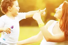 别老对孩子说“你真棒”，这4个方法教你夸出聪明孩子！