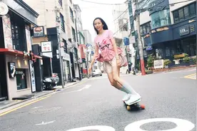 腿控福利，看长腿美女如何玩转长板视频封面
