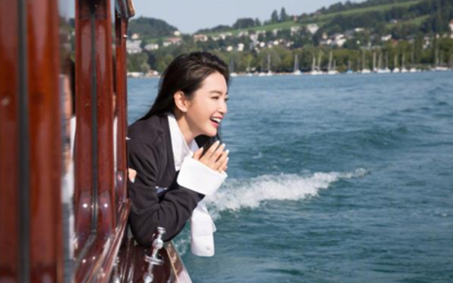 李冰冰这两年真的越来越美了，她是怎么越活越闪耀的？