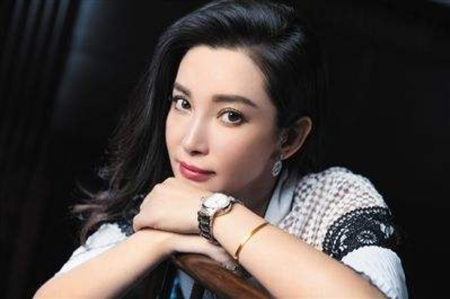 李冰冰这两年真的越来越美了，她是怎么越活越闪耀的？
