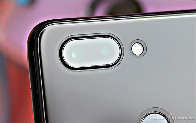 感受超视野全面屏的诱惑！OPPO R15评测体验