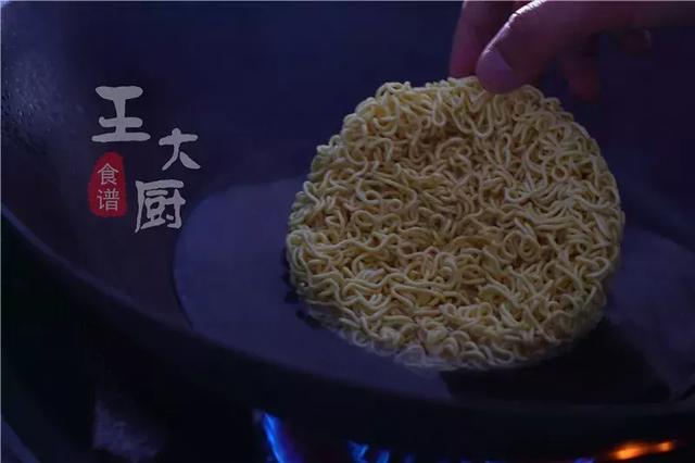 特别好吃的鸡蛋辣炒方便面