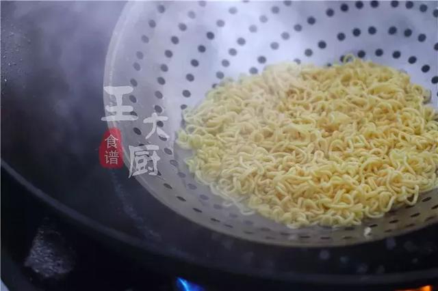 特别好吃的鸡蛋辣炒方便面