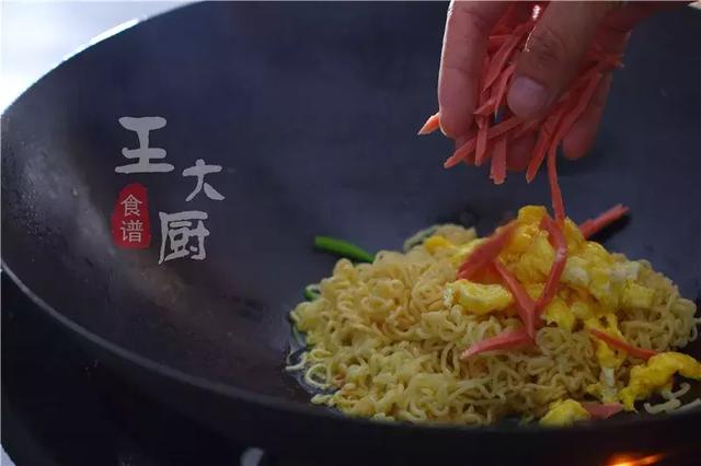 特别好吃的鸡蛋辣炒方便面