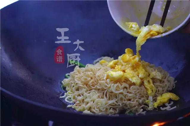 特别好吃的鸡蛋辣炒方便面