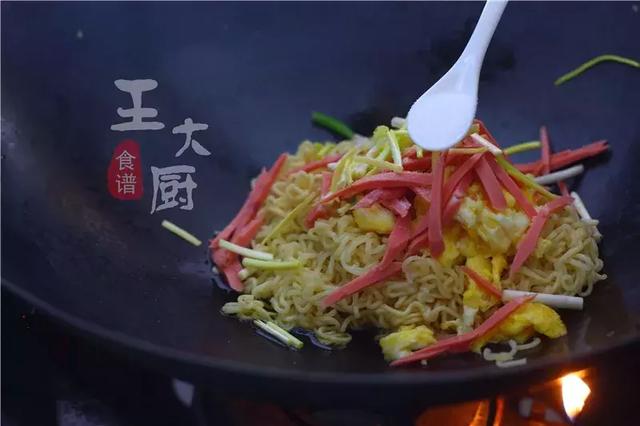 特别好吃的鸡蛋辣炒方便面