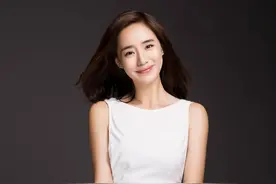 王智：成名之路颇为坎坷，嫁摄影师5年，如今一家三口幸福美满图片