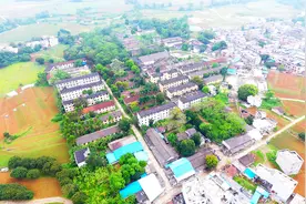 航拍广西大新828老矿区:   昔日 1000多人口，今日3个人留守视频封面