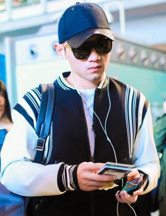 张继科景甜晒牵手照公布恋情！发糖这么久，终于变成明晃晃的狗粮