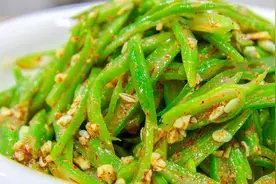 厨师长教你不夹生又脆爽的四季豆，学会这个做法，不用担心中毒